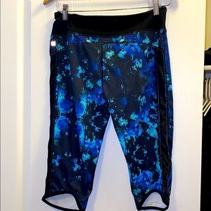 🧘🏻‍♀️Fabletics Capri Workout Leggings💫